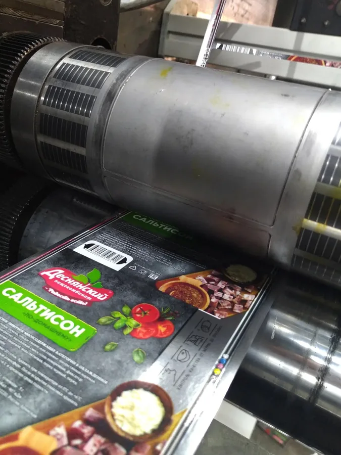 Рулонная печать упаковки для мясной продукции на металлизированной пленке